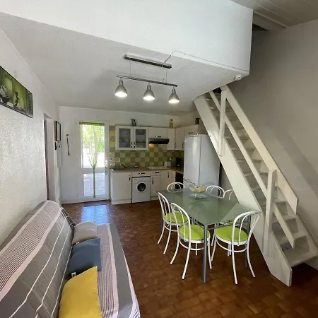Villa Jolie 3 Pièces Avec Véranda, Terrasse, Parking Sécurisé Et Animaux Admis à Saint-cyprien - Fr-1-106-68 *