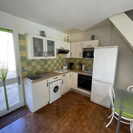 Jolie 3 Pièces Avec Véranda, Terrasse, Parking Sécurisé Et Animaux Admis à Saint-cyprien - Fr-1-106-68 *